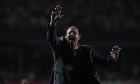 09/09/2022 - São Paulo 2 x 0 Atlético-GO - Na imagem, o treinador Rogério Ceni no comando técnico do Tricolor Paulista - Crédito: Rubens Chiri / saopaulofc.net