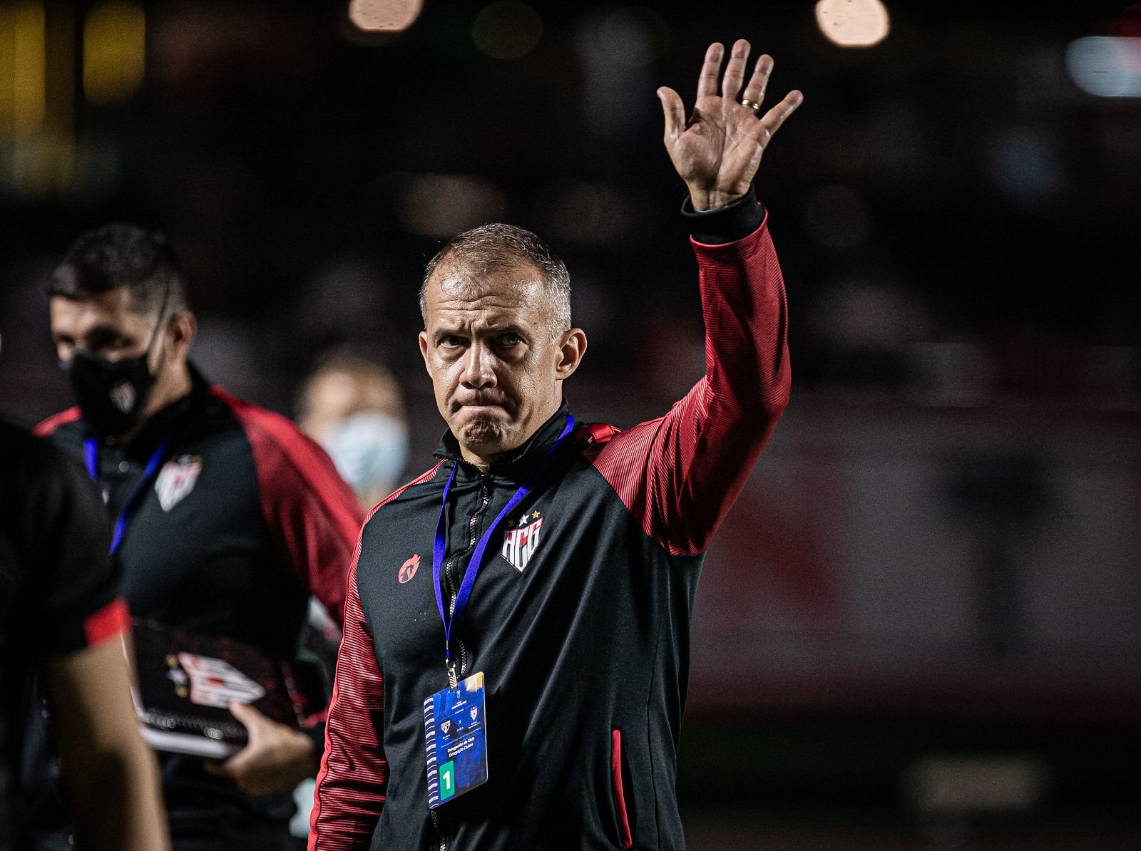 Após a derrota, Eduardo Batista lamenta resultado: "O Atlético-GO hoje foi superior ao Coritiba"