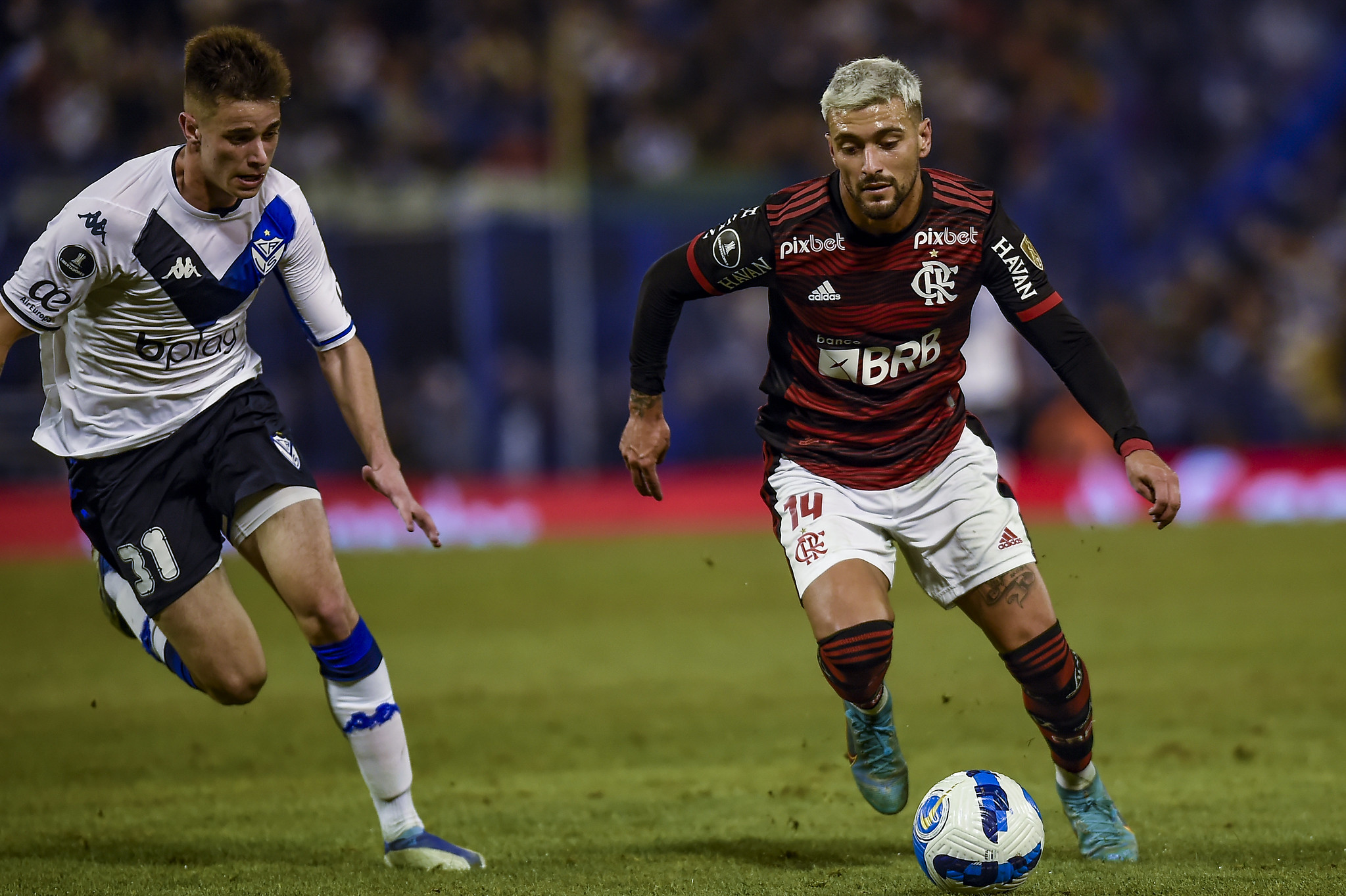 Análise ENM: Na Argentina, Flamengo goleia o Vélez e encaminha vaga para final da Libertadores