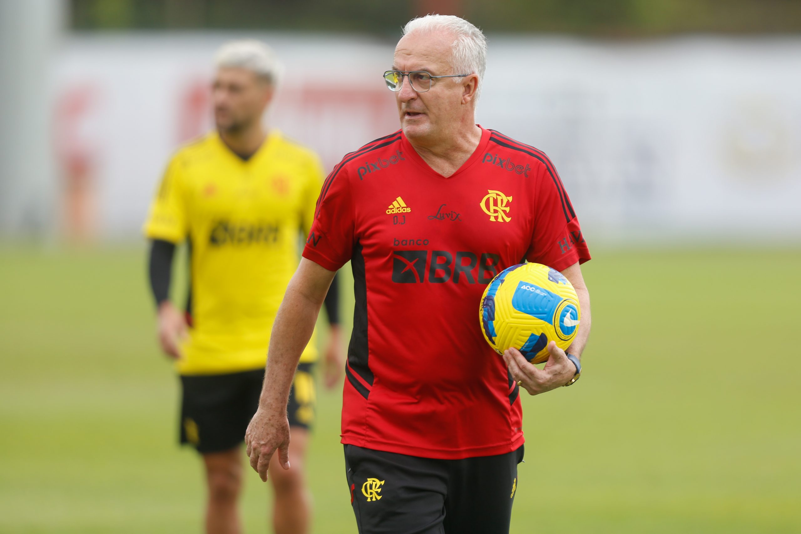 Com força máxima, Flamengo enfrenta o São Paulo em busca de vaga na final da Copa do Brasil