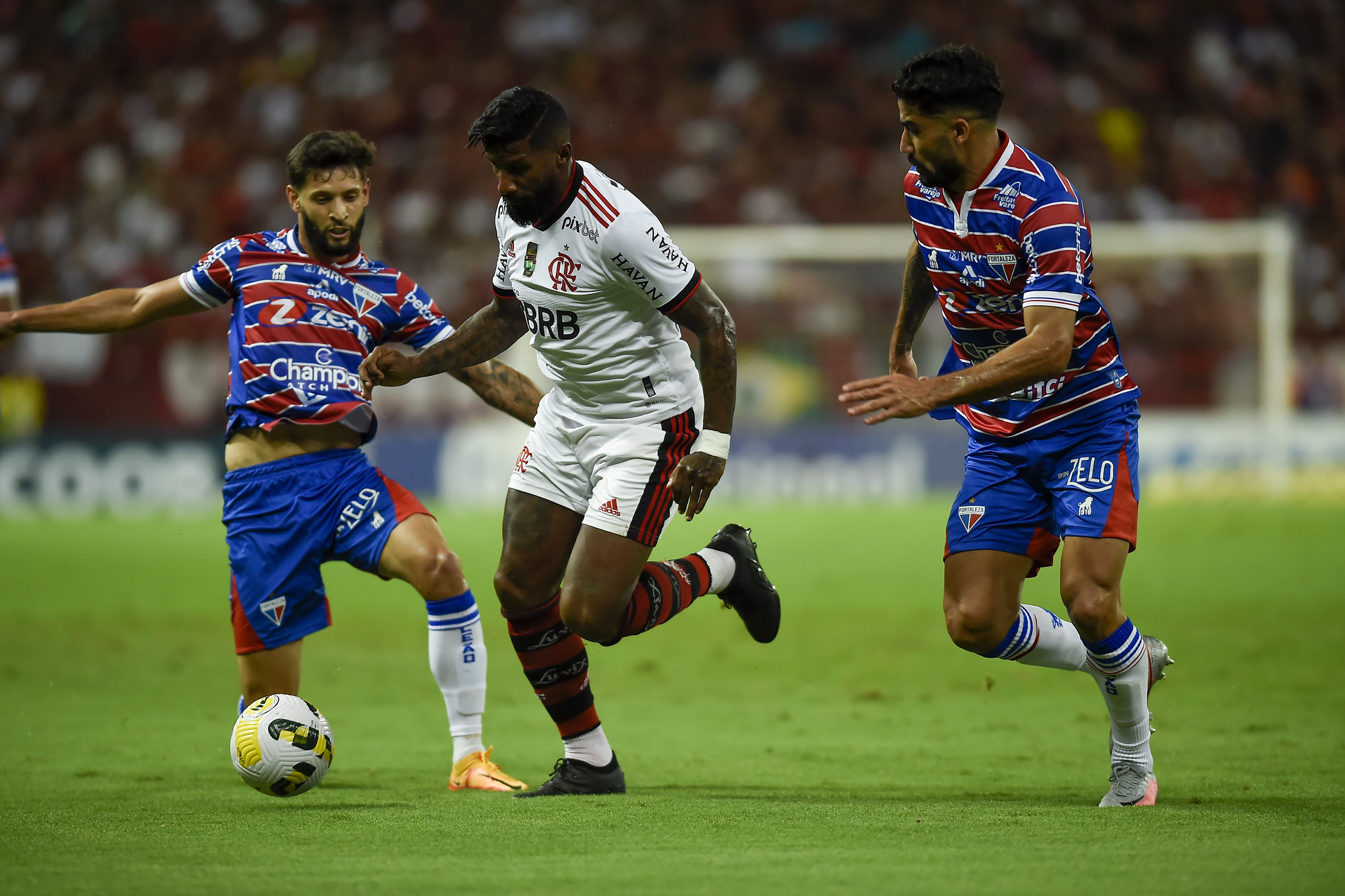 Análise ENM: Gabigol marca dois, mas Flamengo leva gol nos minutos finais e perde para o Fortaleza