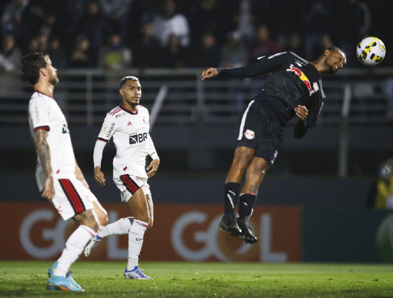 Flamengo é goleado pelo Red Bull Bragantino e cai para o quarto lugar no  Brasileirão