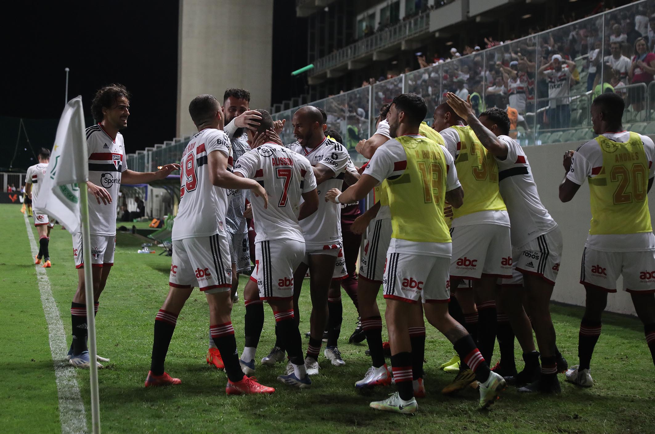 São Paulo segue na busca da vaga na Libertadores e terá sequência complicada no Brasileirão