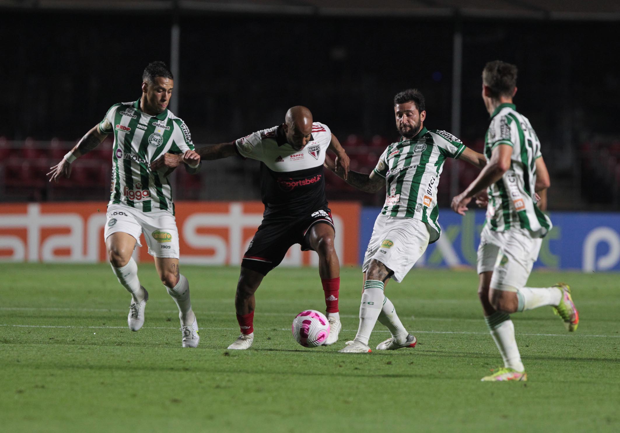 20/10/2022 - São Paulo 3 x 1 Coritiba - Brasileirão - Morumbi Fotos: Rubens Chiri / saopaulofc.net