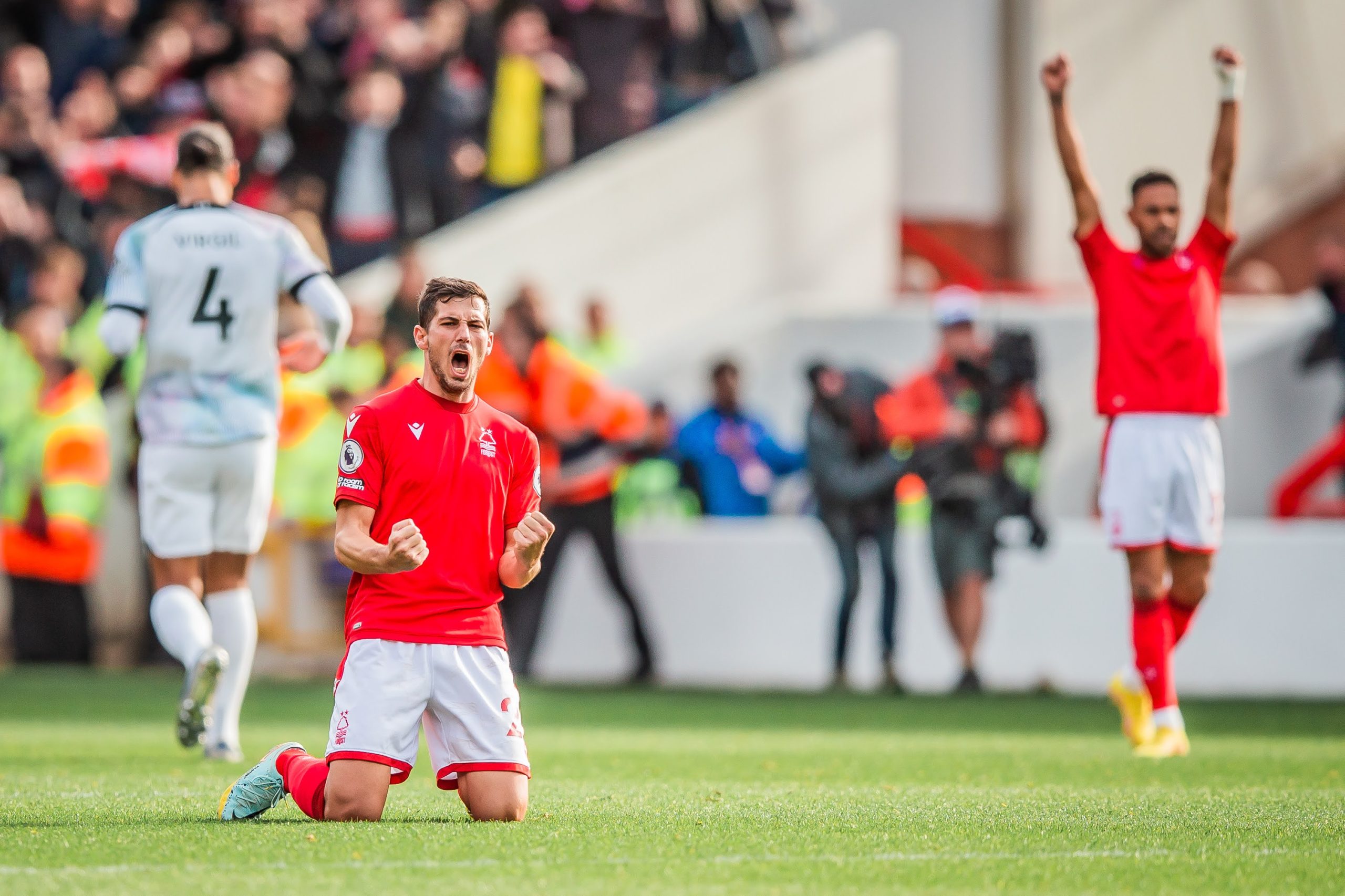 Nottingham Forest vence Liverpool