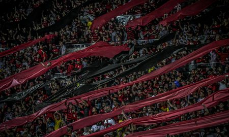 Em tempo recorde, torcida do Flamengo esgota setor visitante da Neo Química Arena para a final da Copa do Brasil