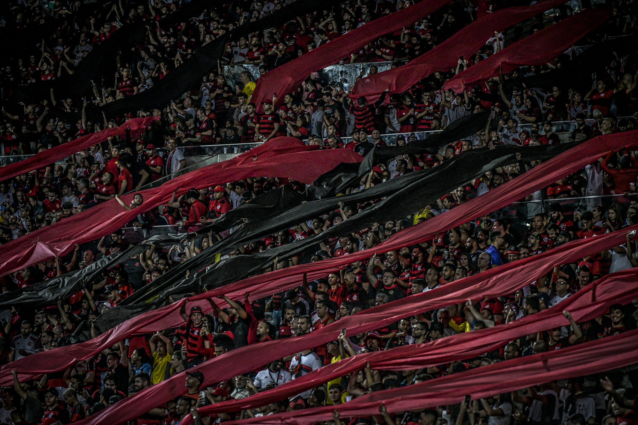 Em tempo recorde, torcida do Flamengo esgota setor visitante da Neo Química Arena para a final da Copa do Brasil