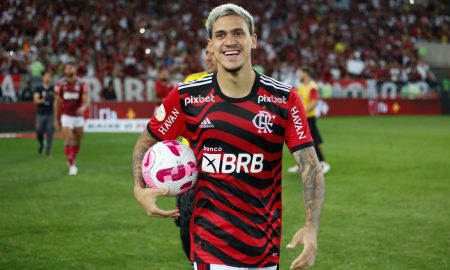 Com hat-trick no último jogo pelo Flamengo, Pedro chega aos 100 gols na carreira