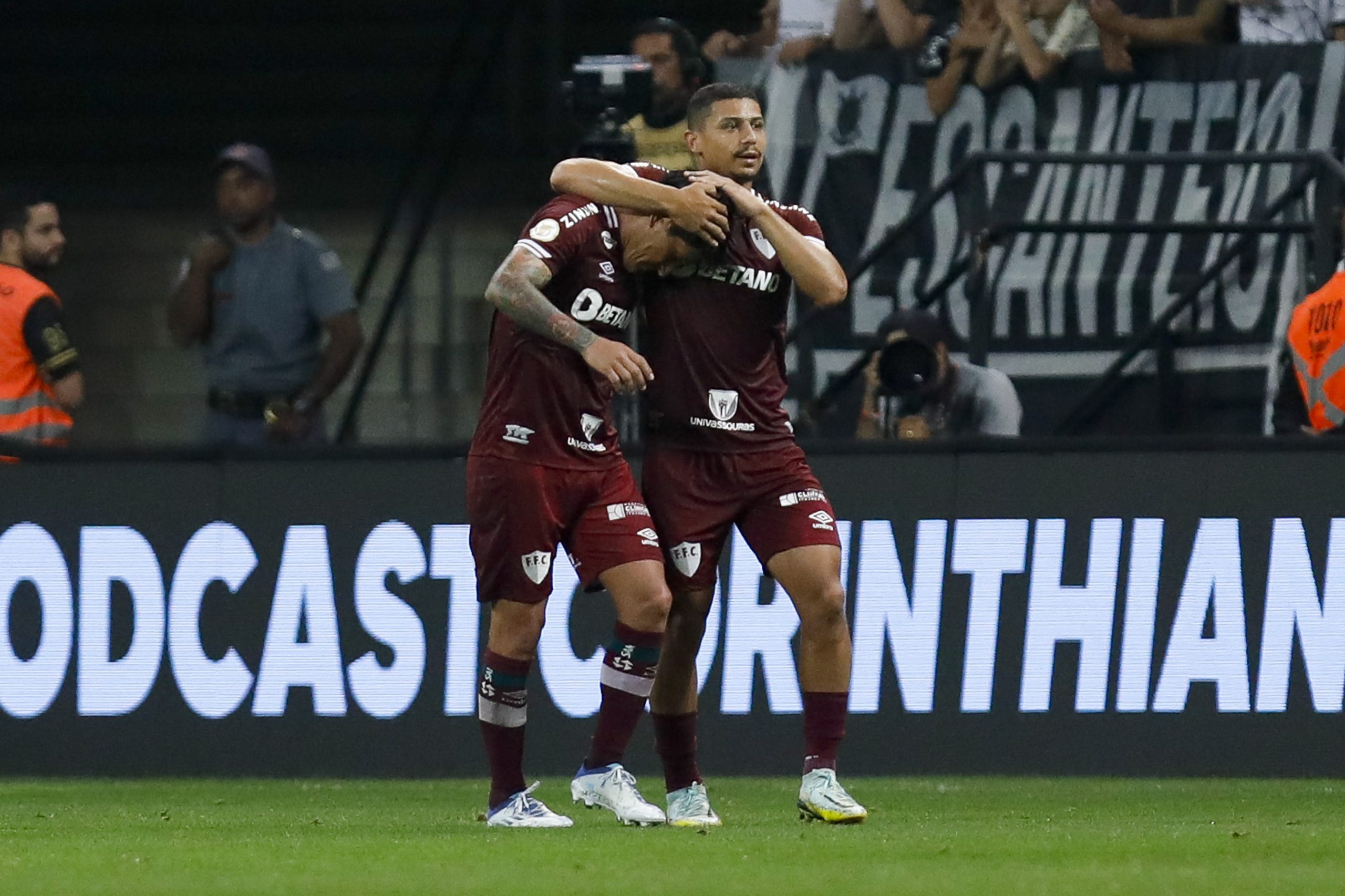 Corinthians volta a vencer diante do Fluminense, depois de dois