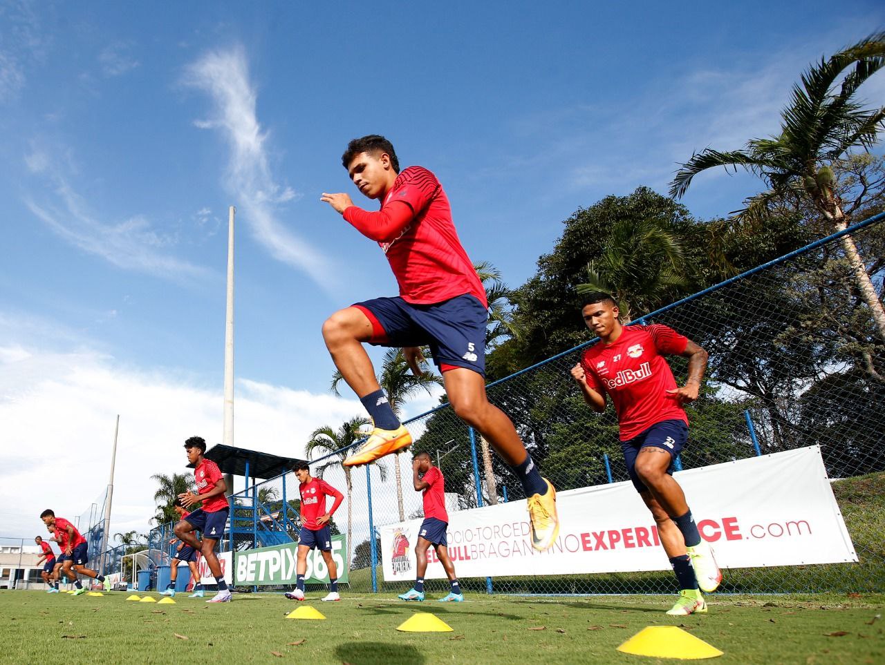 Jogadores trabalham de olho no duelo com o Furacão. Foto: Ari Ferreira/Red Bull Bragantino