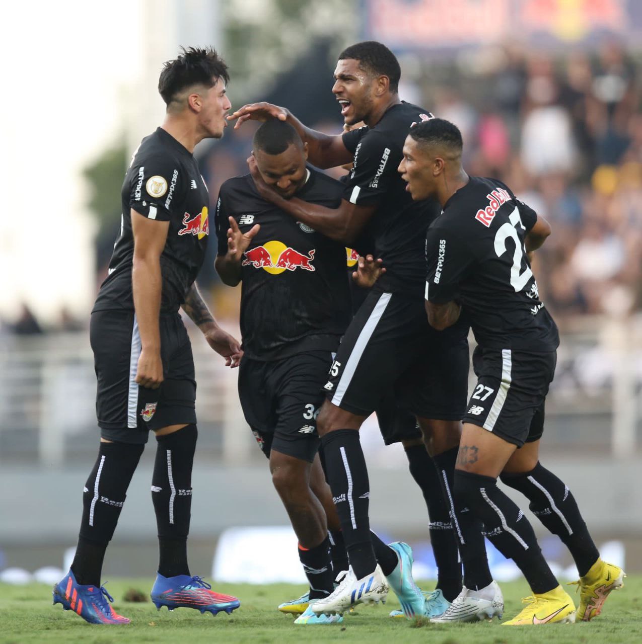 Jogadores do Toro Loko comemoram vitória diante do Furacão. Foto: Ari Ferreira/Red Bull Bragantino