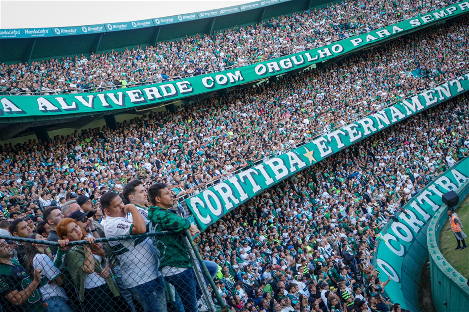 Ônibus grátis são disponibilizados para torcida em jogo do Flamengo no  Mundial