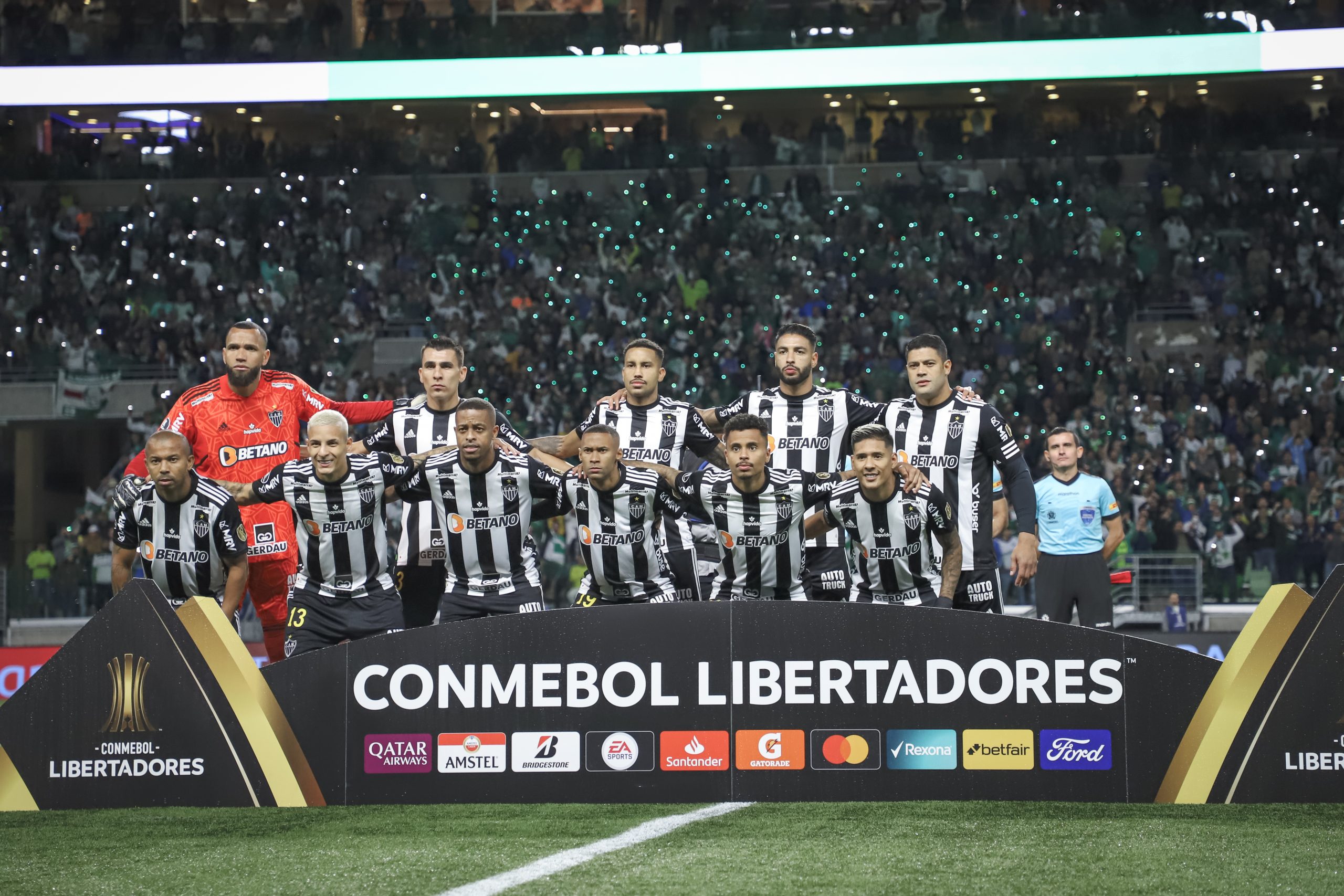 Equipe Atlético perfilada.