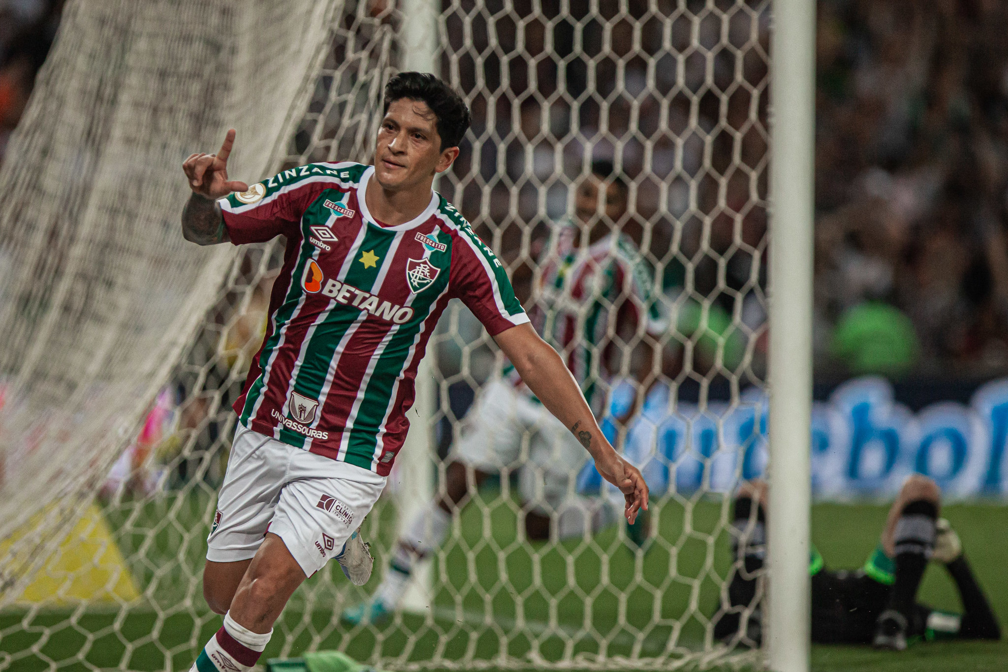 Cano em vitória do Fluminense no Maracanã