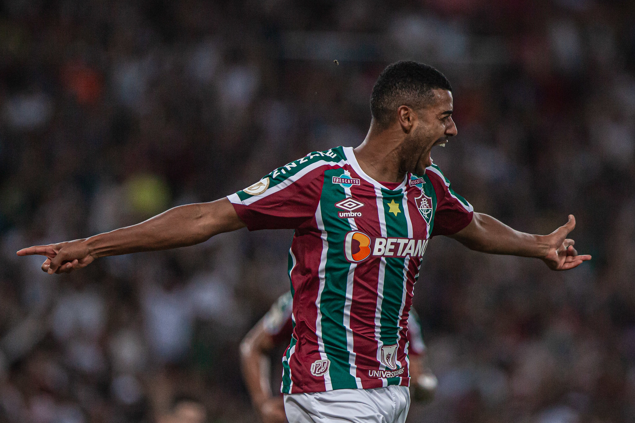 Alan marca em retorno ao Fluminense