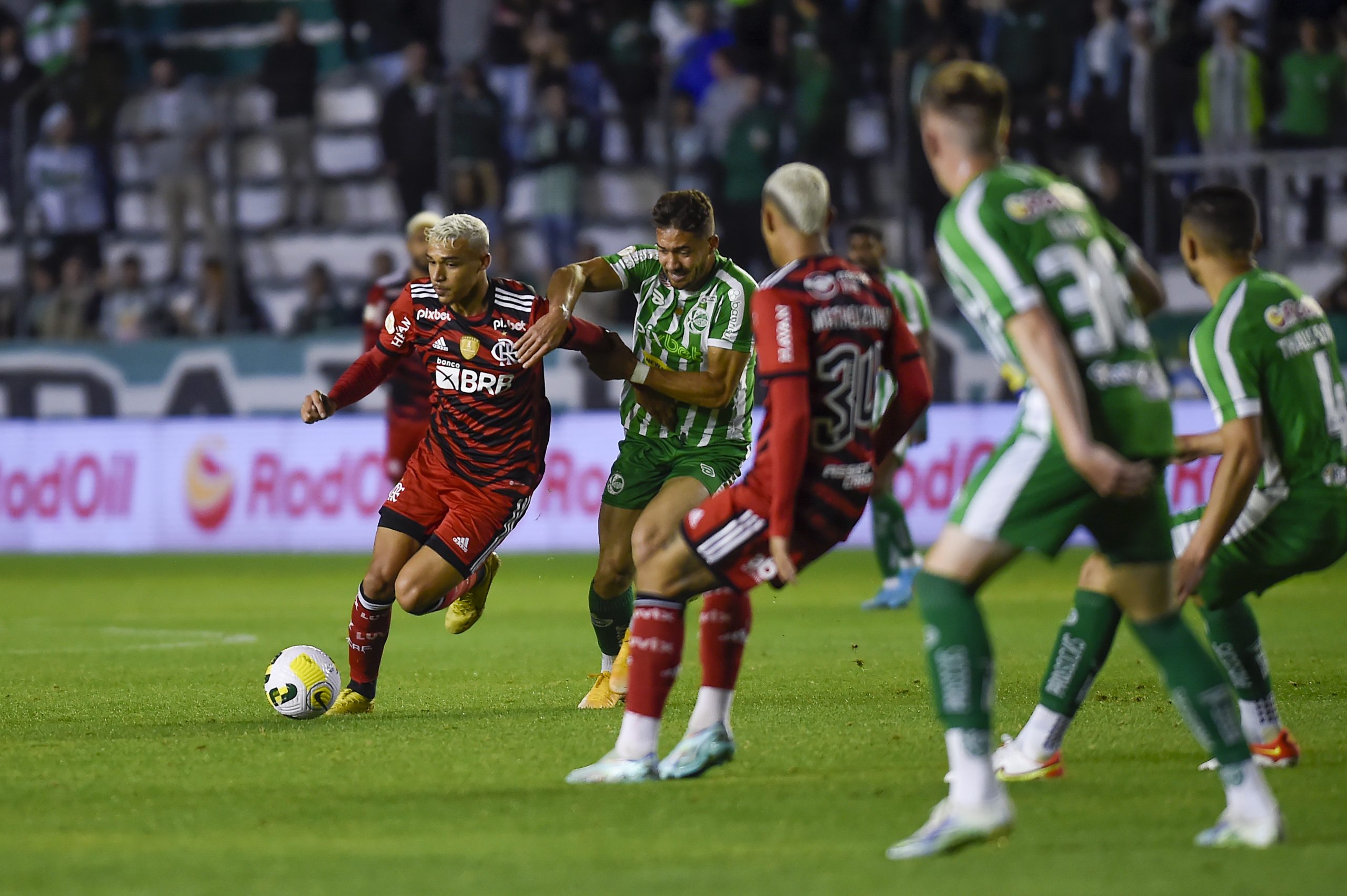 Com gol nos acréscimos, Juventude e Flamengo empatam na penúltima rodada do Brasileirão