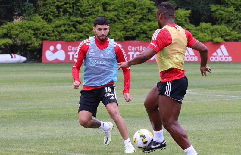 São Paulo encerra último treino para pegar o Internacional; veja provável time