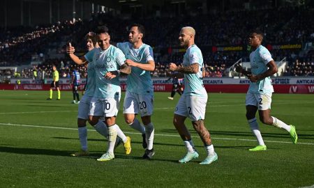 Jogadores da Internazionale comemoram vitória sobre Atalanta