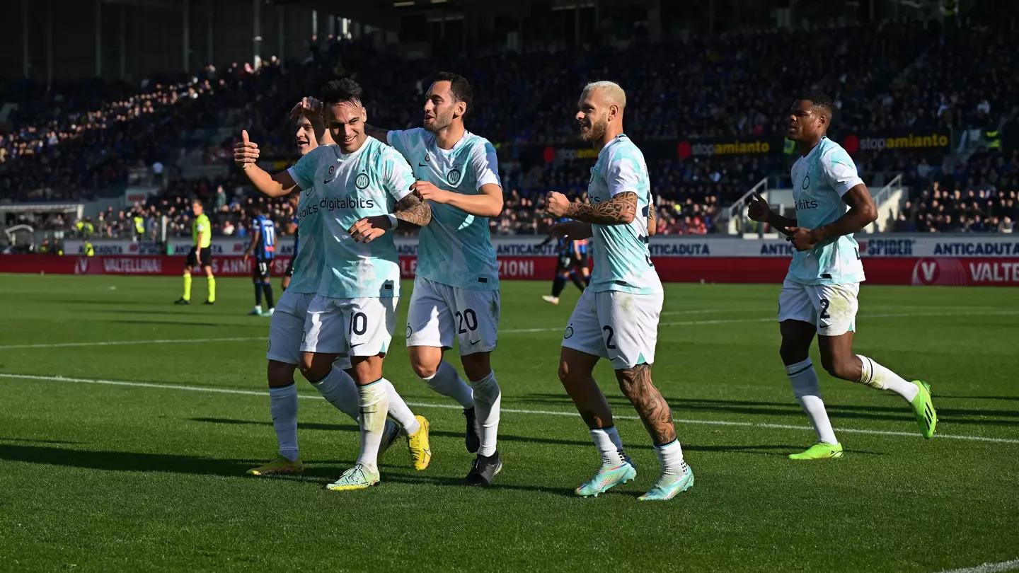 Jogadores da Internazionale comemoram vitória sobre Atalanta