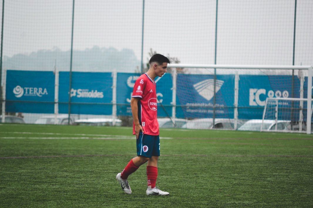 Rodrigo Moreira, lateral do Oliveirense