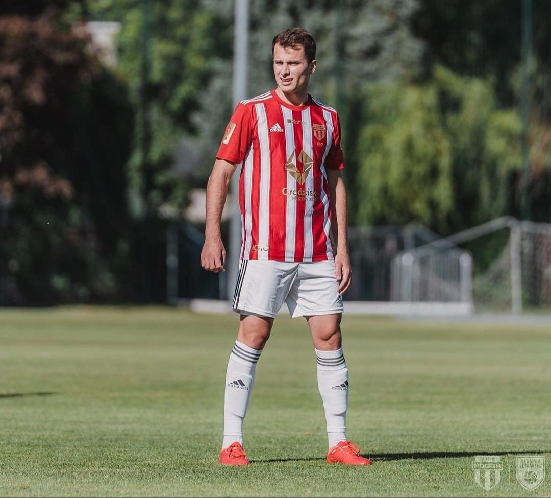 Matheus Dias, volante brasileiro do Pogoń Grodzisk