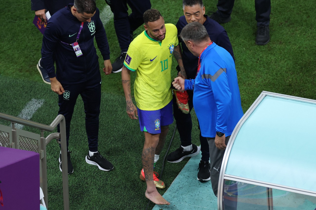 Médico da Seleção atualiza situação de Neymar e afirma que atacante será reavaliado nesta sexta