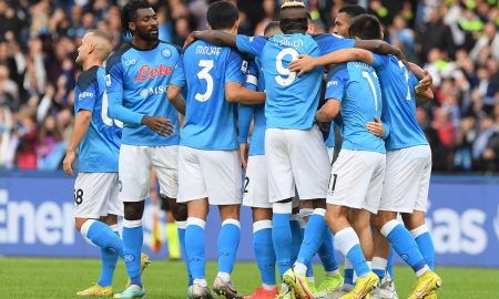 Jogadores do Napoli comemoram vitória sobre Udinese