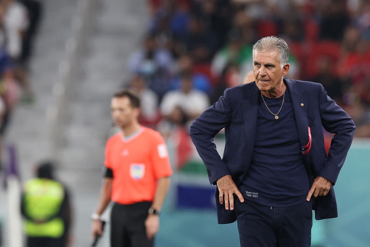 Meia iraniano tem fratura chocante na perna e sonho da Copa de