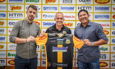 Michel Alves, Eduardo Baptista e Genilson Santos posam para a foto oficial do clube. Foto: Gustavo Ribeiro/Novorizontino