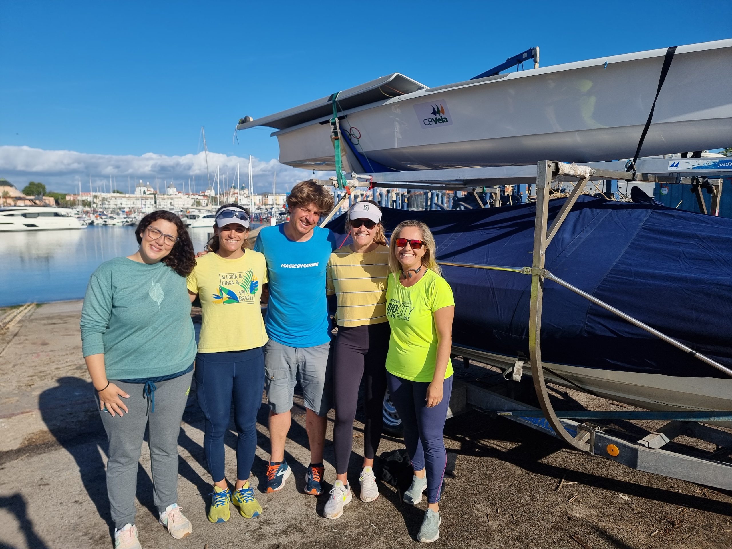 Martine e Kahena com a fisioterapeuta Tânia e os técnicos Pepe e Martha