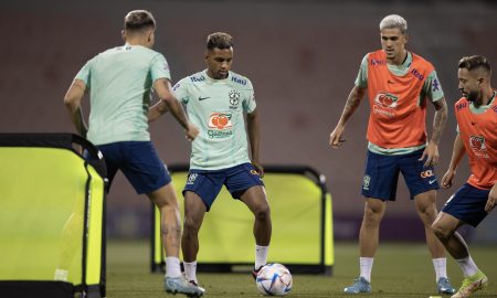 Seleção Brasileira treina visando duelo pelas quartas; Alex Sandro volta a treinar com grupo
