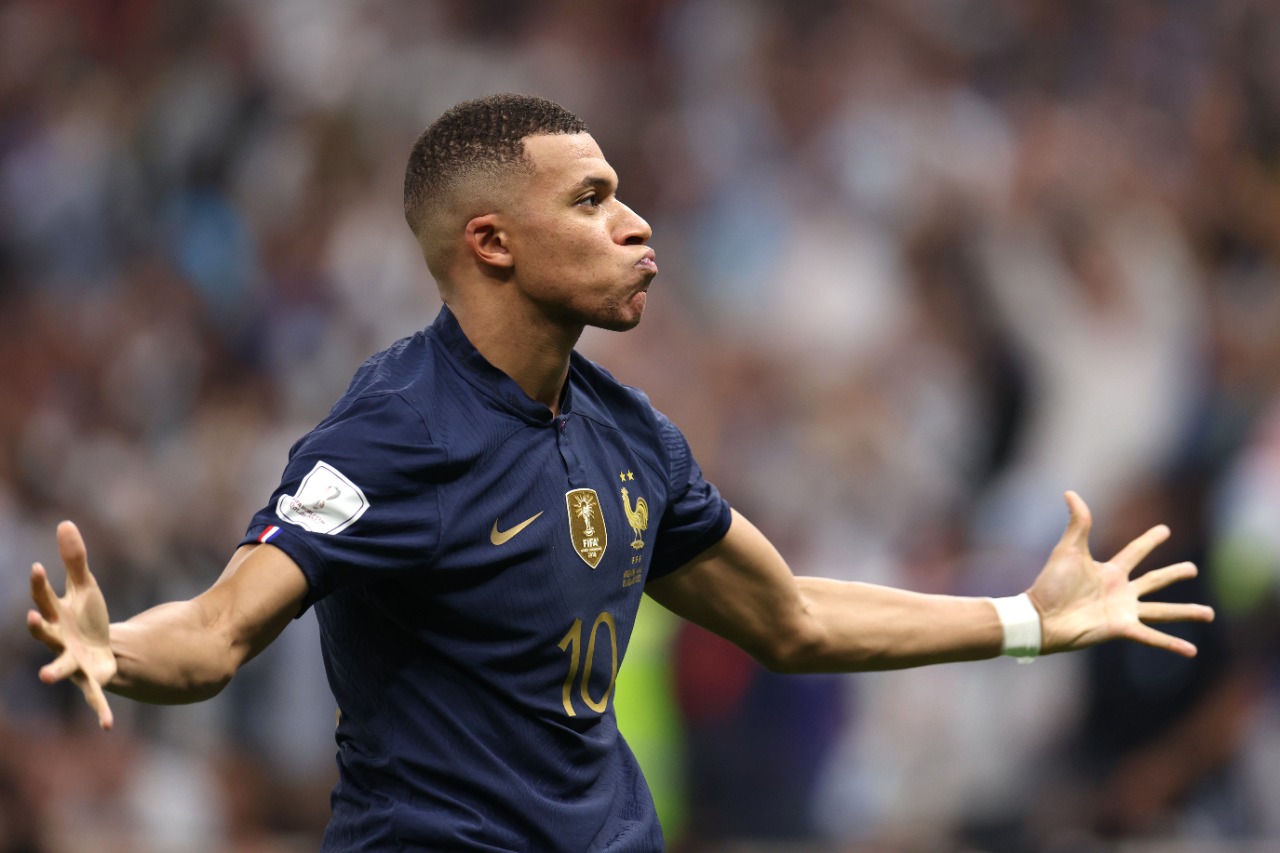 Mbappé comemorando um de seus gols contra a Argentina na final da Copa do Mundo