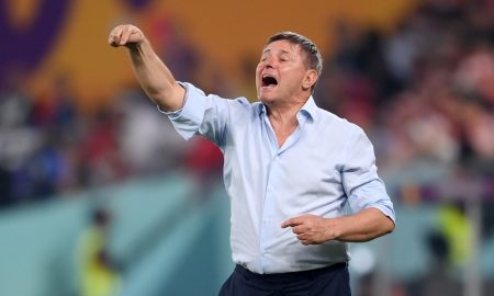Técnico da Sérvia, Dragan Stojković, é acusado de racismo em Kosovo após gol contra a Suíça
