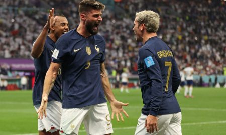 Giroud comemora gol da vitória da França sobre a Inlaterra
