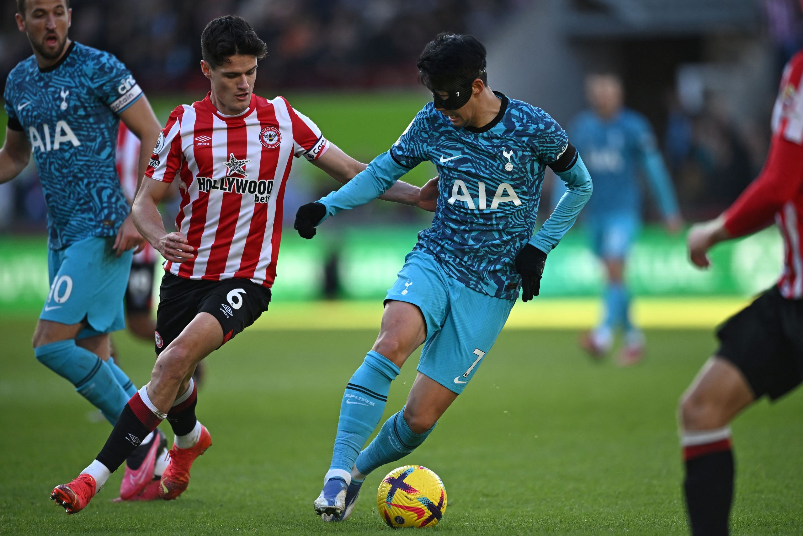 Tottenham sai atrás e arranca empate com o Brentford na retomada do Inglês  - Superesportes