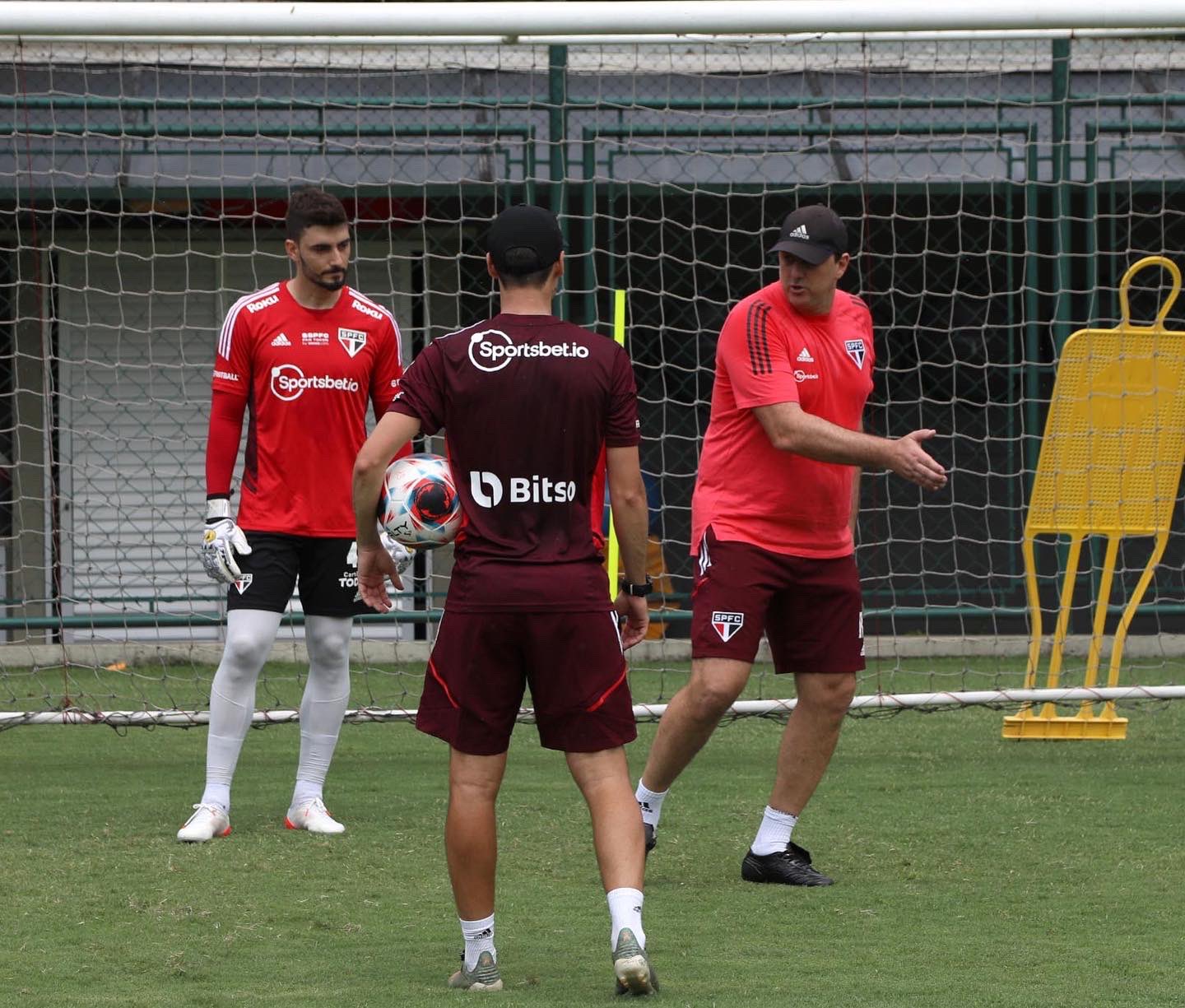 Rogério Ceni aguarda 'reforços' para ter elenco inteiro nesta pré-temporada