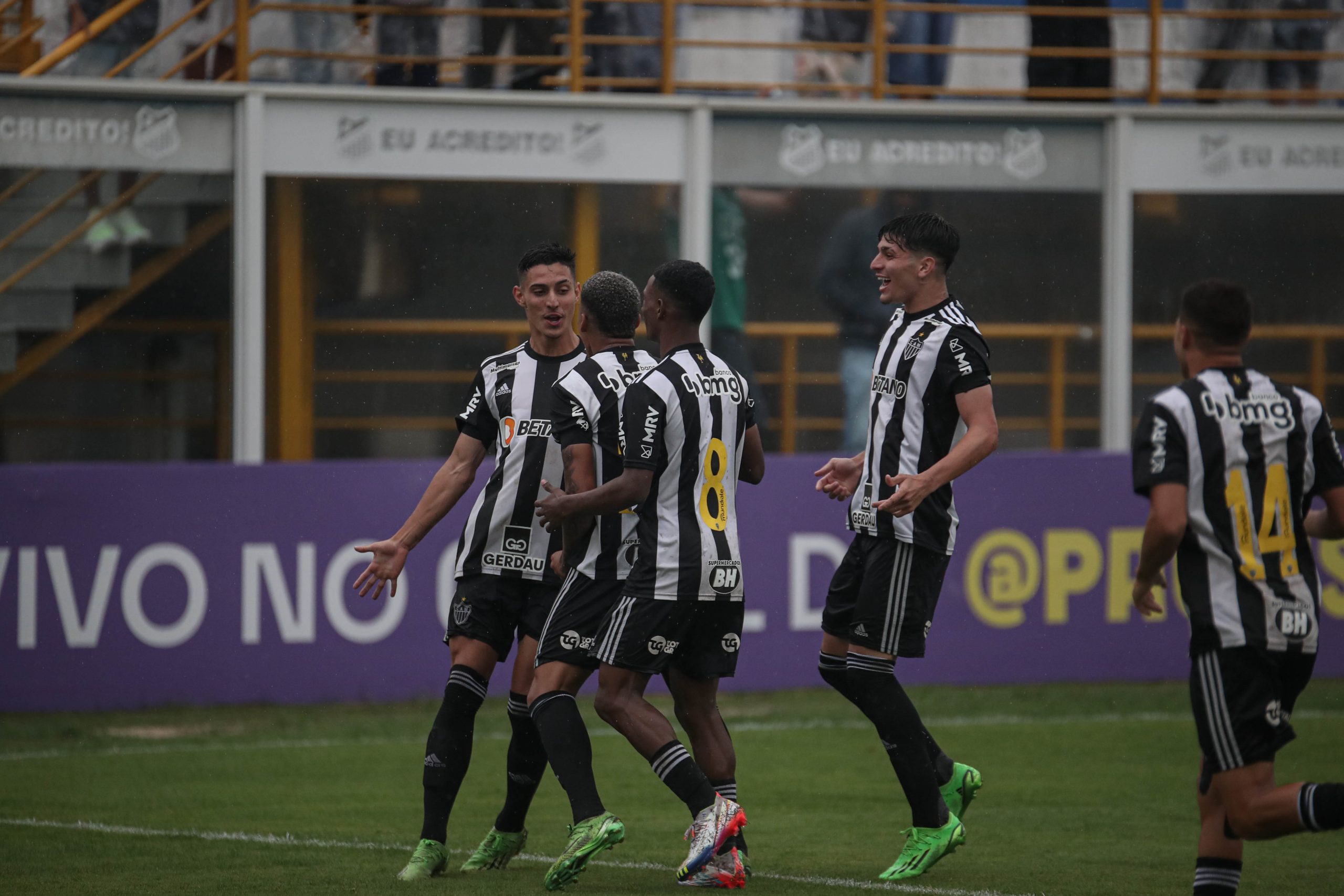 Atlético-MG não joga bem, mas se classifica após empate no Acre - Lance!