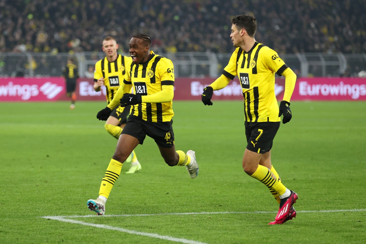 Borussia Dortmund vence pelo Campeonato Alemão