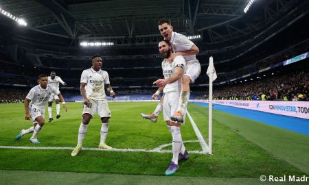 Jogadores do Real Madrd comemoram gol de Benzema