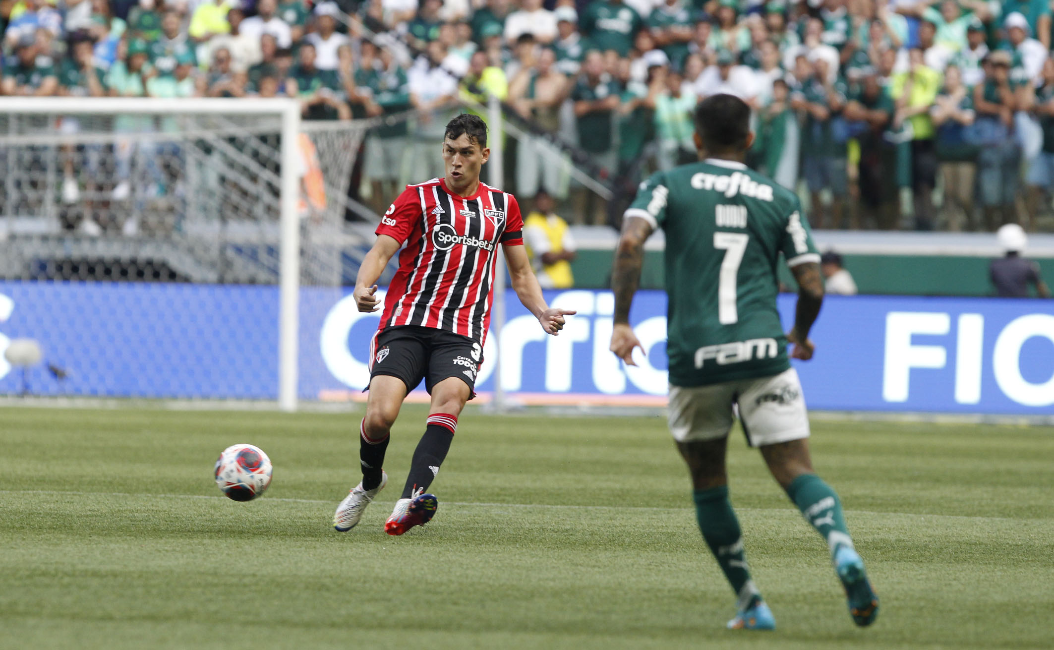 Nahuel Ferraresi em ação no clássico contra o Palmeiras pelo Campeonato Paulista 2023 - Crédito: Rubens Chiri / saopaulofc.net