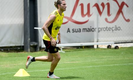 Filipe Luís volta a treinar com o grupo e aproveitamento contra o Nova Iguaçu depende da comissão técnica