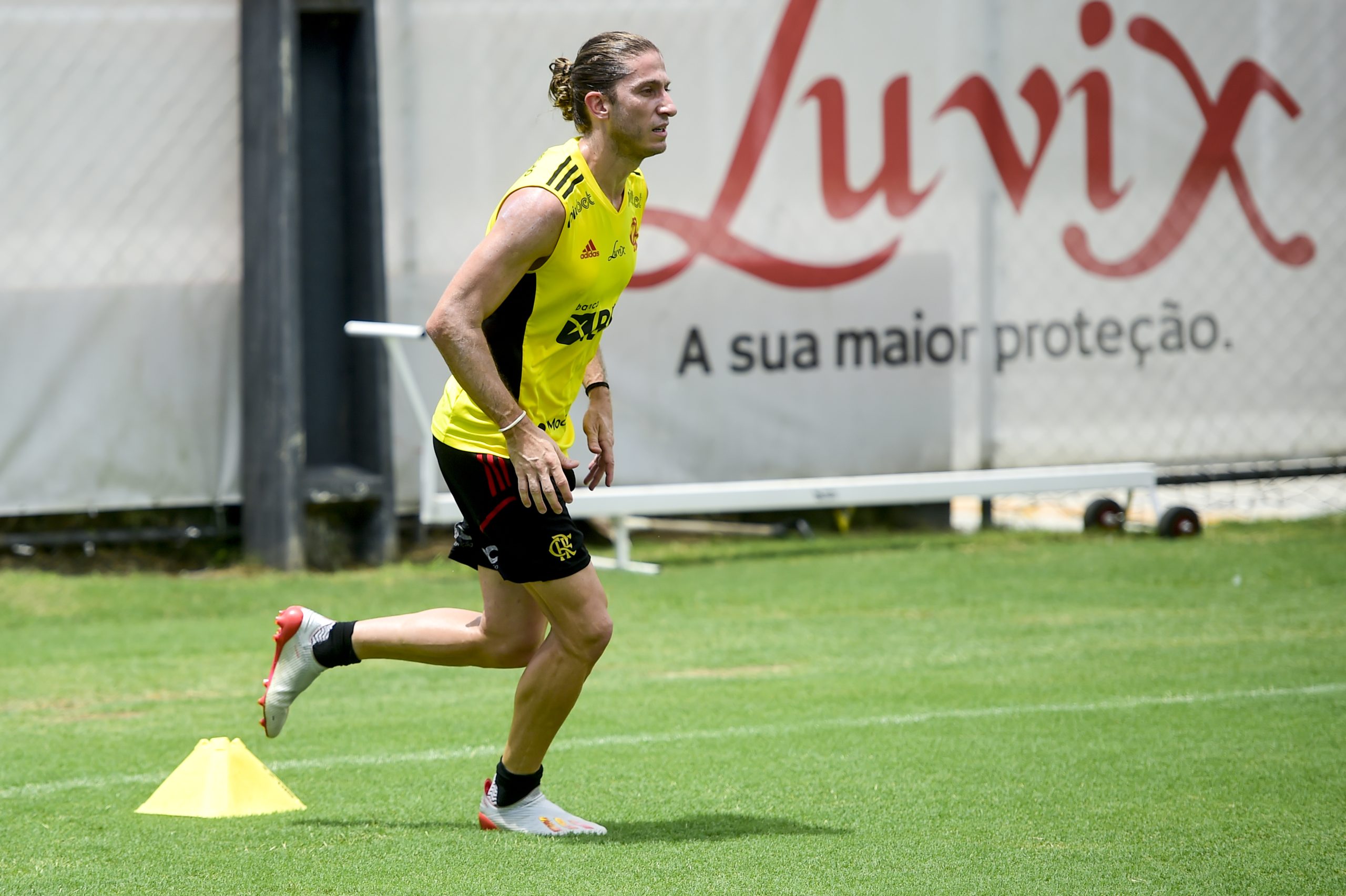 Filipe Luís volta a treinar com o grupo e aproveitamento contra o Nova Iguaçu depende da comissão técnica