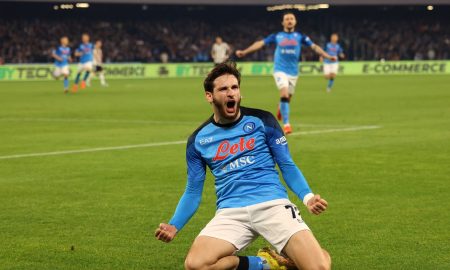 Khvicha Kvaratskhelia foi um dos destaques da goleada do Napoli sobre a Juventus