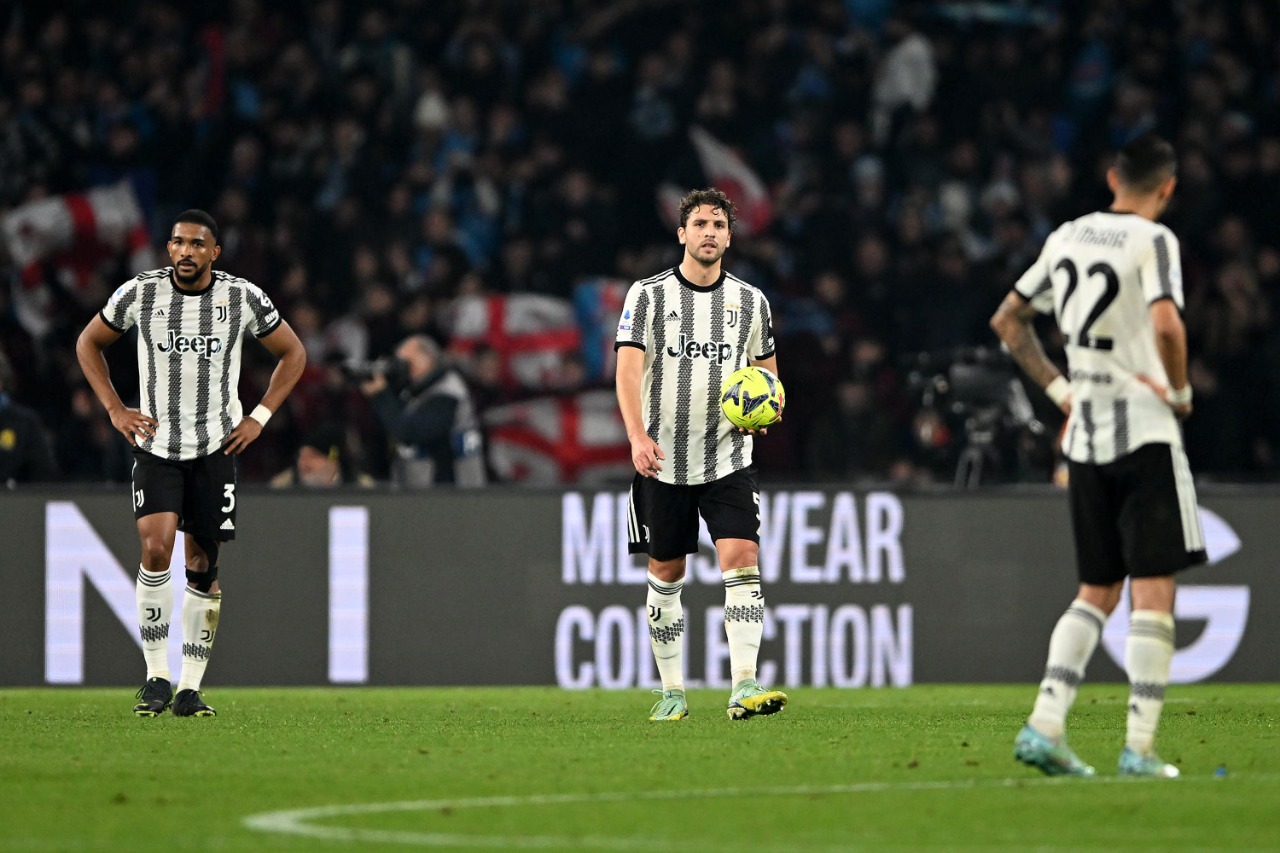Jogadores da Juventus abatidos após goleada do Napoli