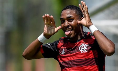 Contra o Bangu, joia da base, de 16 anos, será titular do Flamengo pela primeira vez; confira a escalação