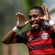 Contra o Bangu, joia da base, de 16 anos, será titular do Flamengo pela primeira vez; confira a escalação