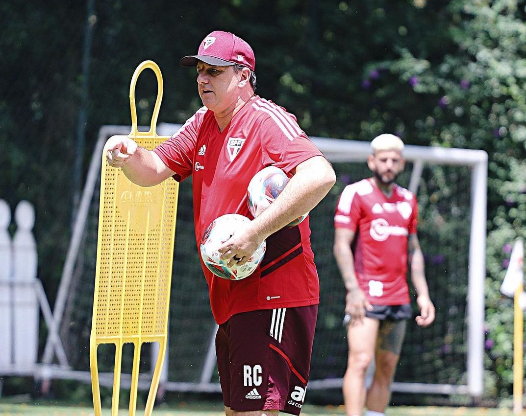 São Paulo se reapresenta no CT e Rogério Ceni tem pelo menos três novidades no treino