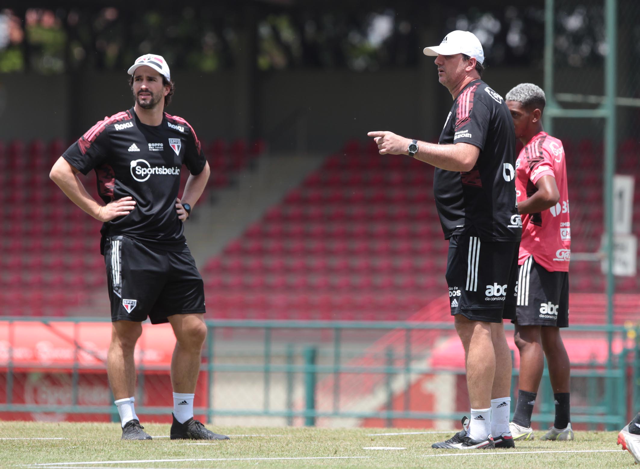 São Paulo terá ausências importantes contra a Portuguesa; saiba do treino e provável time