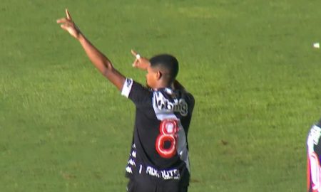Agora com campo normal, Vasco vence Hercílio Luz e mantém 100% de aproveitamento na Copinha