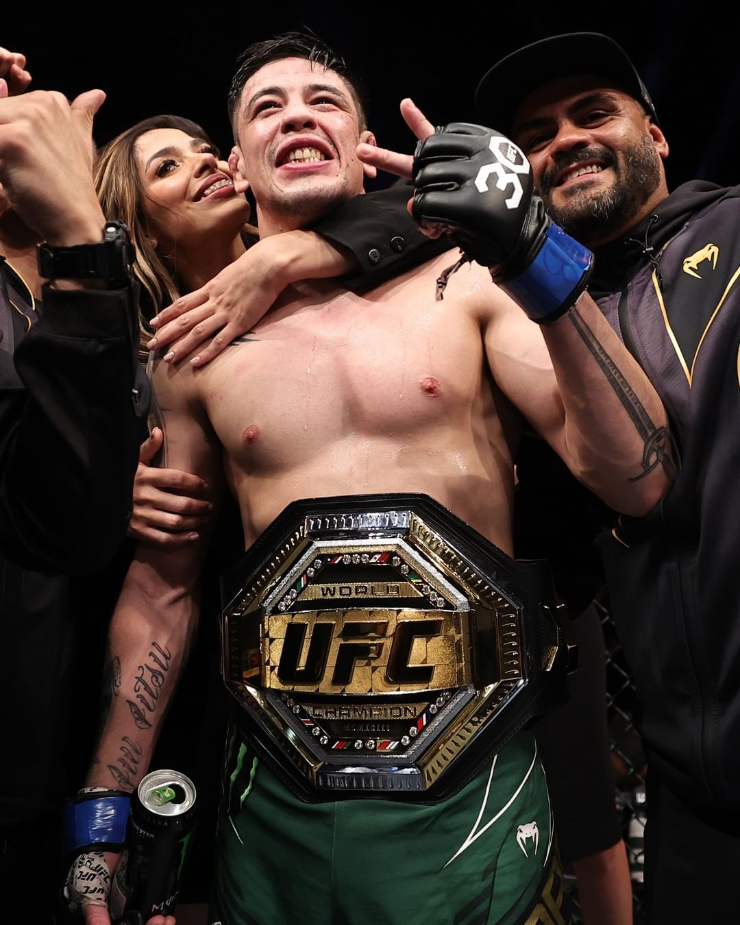 Brandon Moreno comemora título do UFC (Foto: Divulgação/Instagram Oficial UFC)